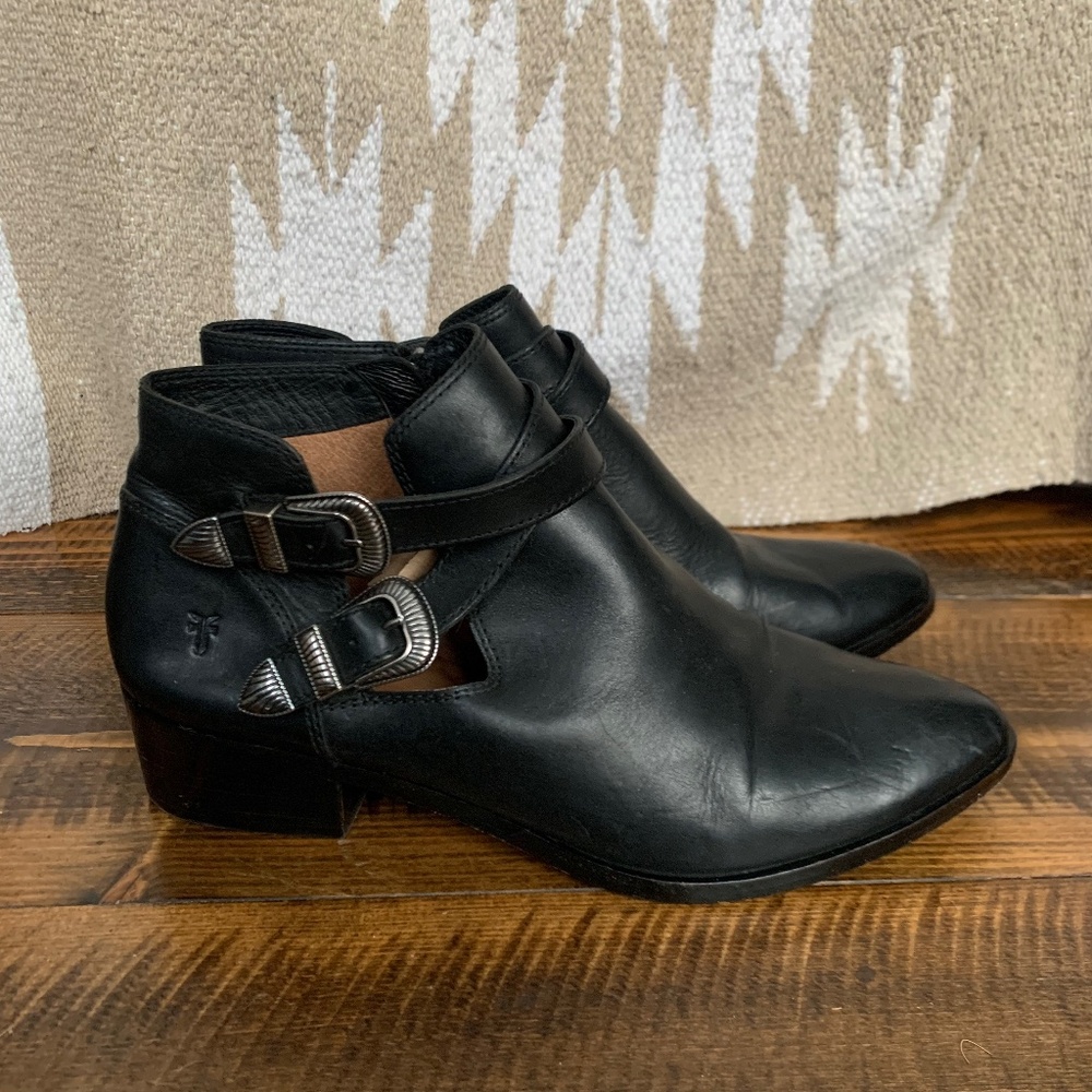 Frye Ray Shootie- Black size 10